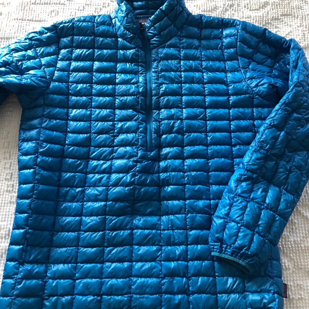 Men’s Patagonia down shirt size medium